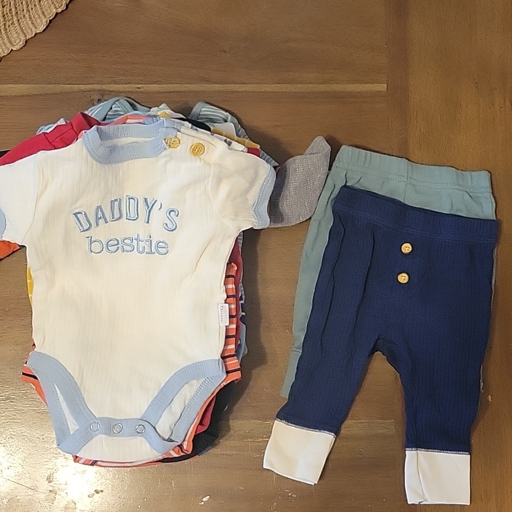 Like new Baby boy onesie bundle!!!